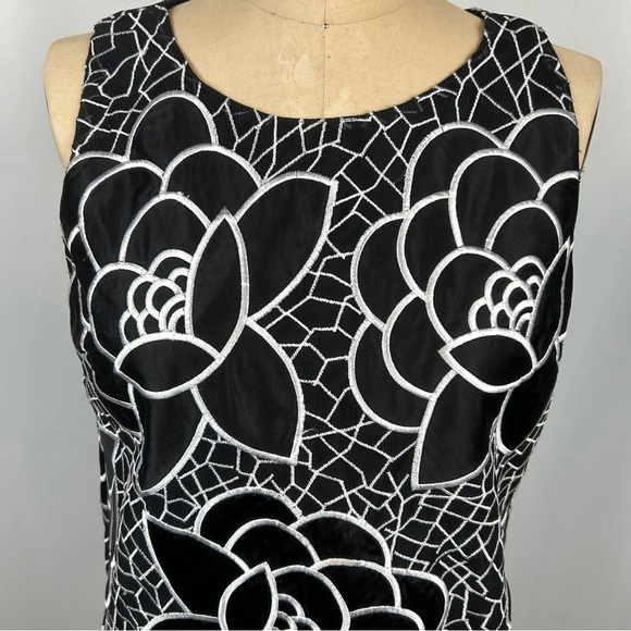 NEW Sachin + Babi Anthropology Black White Petalwork Embroidered Shift Dress 10 - Picture 5 of 14